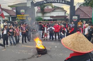Mahasiswa GMNI Medan Demo di Kodim, Soroti Keterlibatan TNI di Ranah Sipil dan Kebijakan Pemerintah